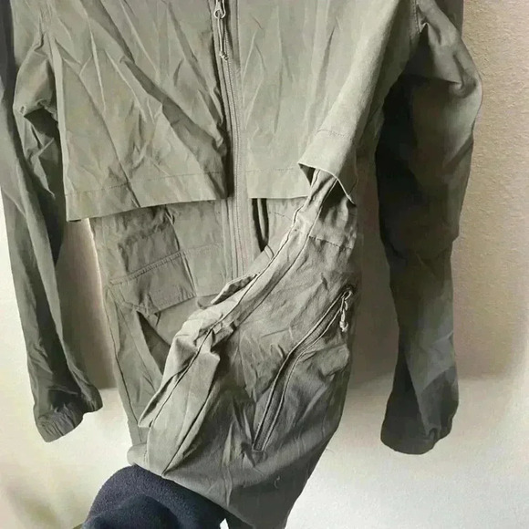 The North Face olive green jacket - Picture 6 of 6